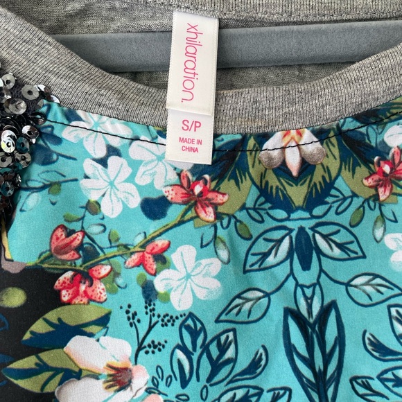 Decorative sequin small crop top. Blue/grey base - Picture 4 of 4